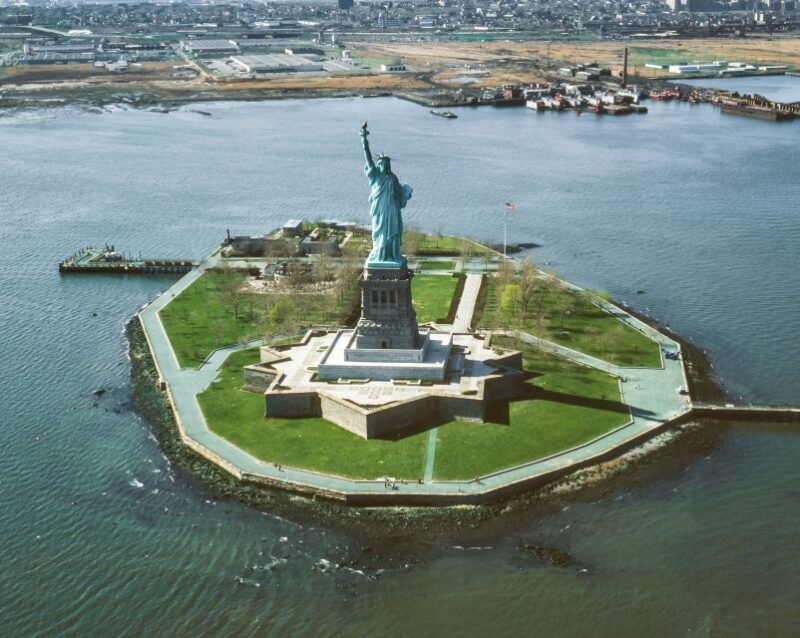 statue-of-liberty-and-ellis-island-guided-tour-2