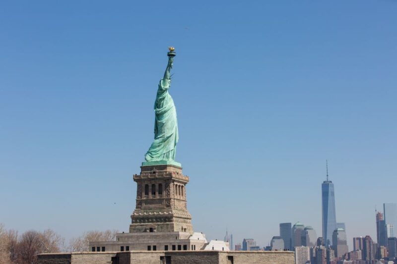 statue-of-liberty-and-ellis-island-guided-tour-2
