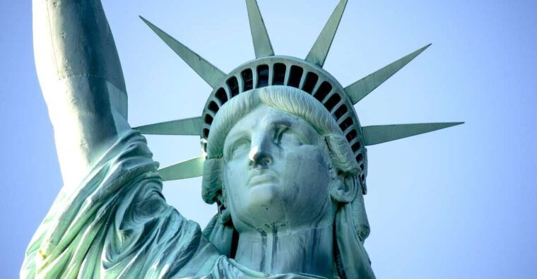 statue-of-liberty-and-ellis-island-guided-tour-2