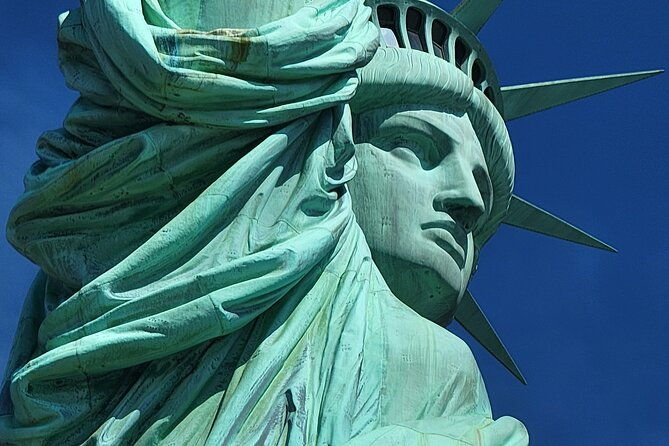 statue-of-liberty-and-ellis-island-small-group-tour
