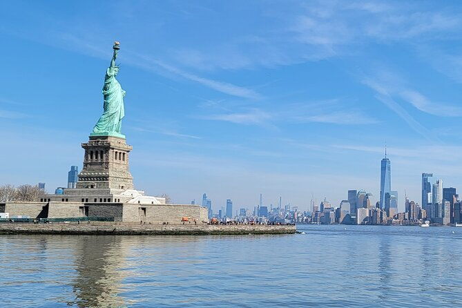 statue-of-liberty-and-ellis-island-small-group-tour