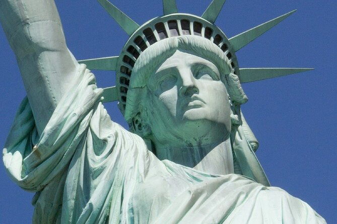 statue-of-liberty-and-ellis-island-tour-in-spanish