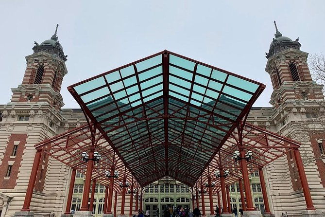 statue-of-liberty-ellis-island-exclusive-guided-tour-2
