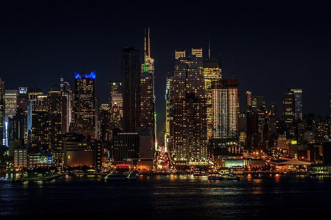 statue-of-liberty-skyline-evening-cruise-on-river-in-manhattan