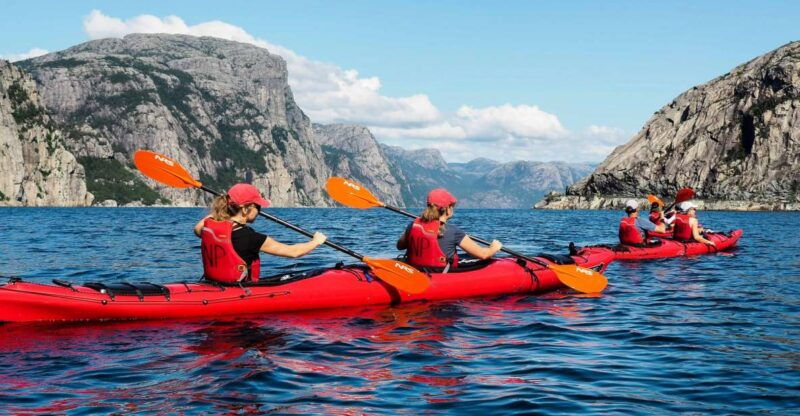 stavanger-guided-kayaking-in-lysefjord