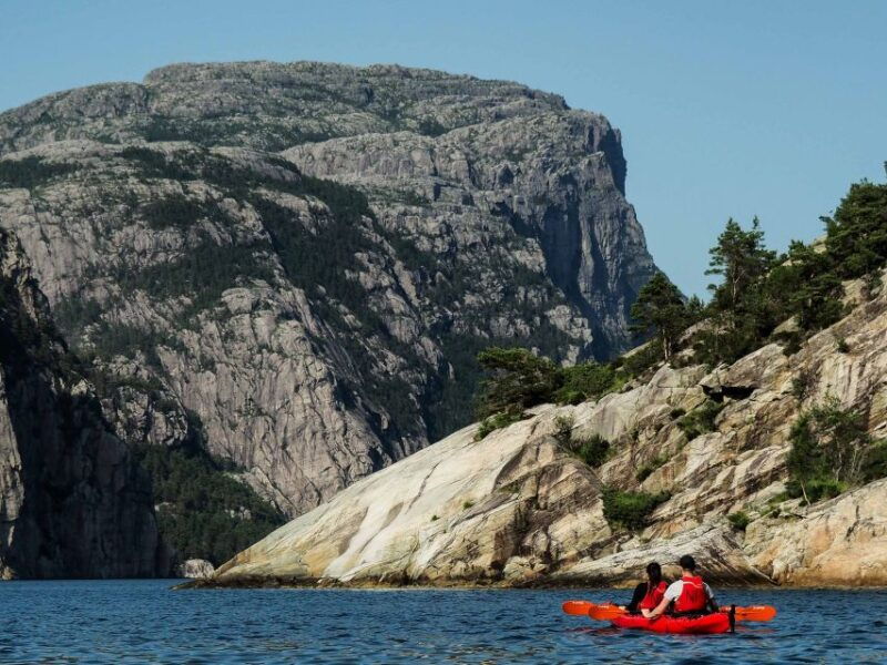 stavanger-guided-kayaking-in-lysefjord