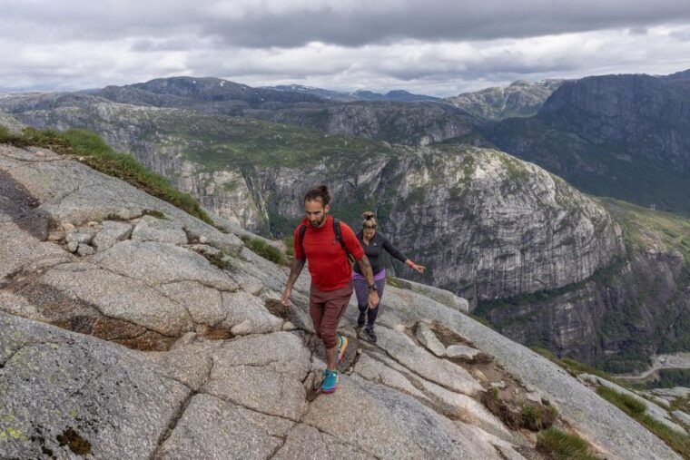 stavanger-kjerag-summer-hike-with-packed-lunch