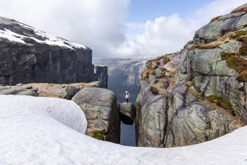 stavanger-off-season-hike-to-kjerag-packed-lunch