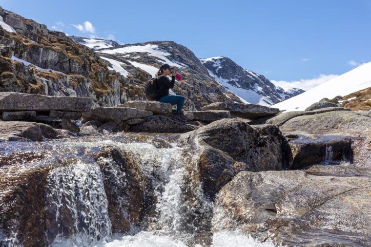 stavanger-off-season-hike-to-kjerag-packed-lunch