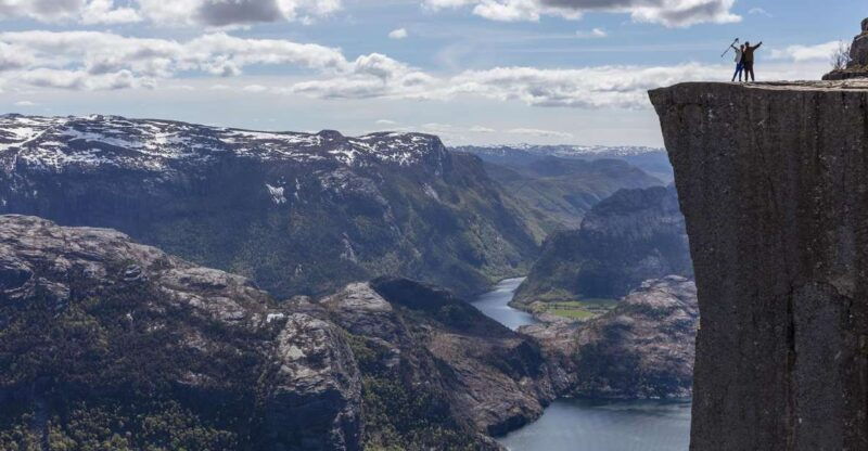 stavanger-preikestolen-classic-hike-and-side-trail
