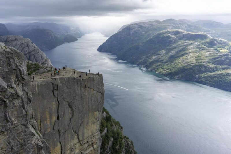 stavanger-preikestolen-classic-hike-and-side-trail