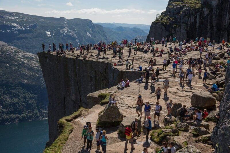 stavanger-preikestolen-pulpit-rock-hike-with-local-guide
