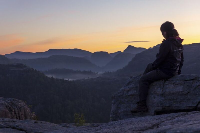 Stavanger: Preikestolen Sunrise Hike + Breakfast Buffet - Key Points