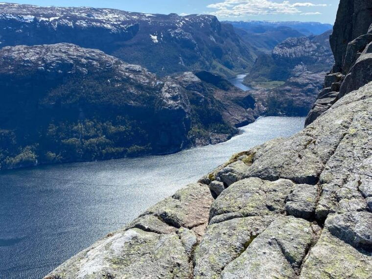 stavanger-preikestolen-tour-with-guide-and-pickup
