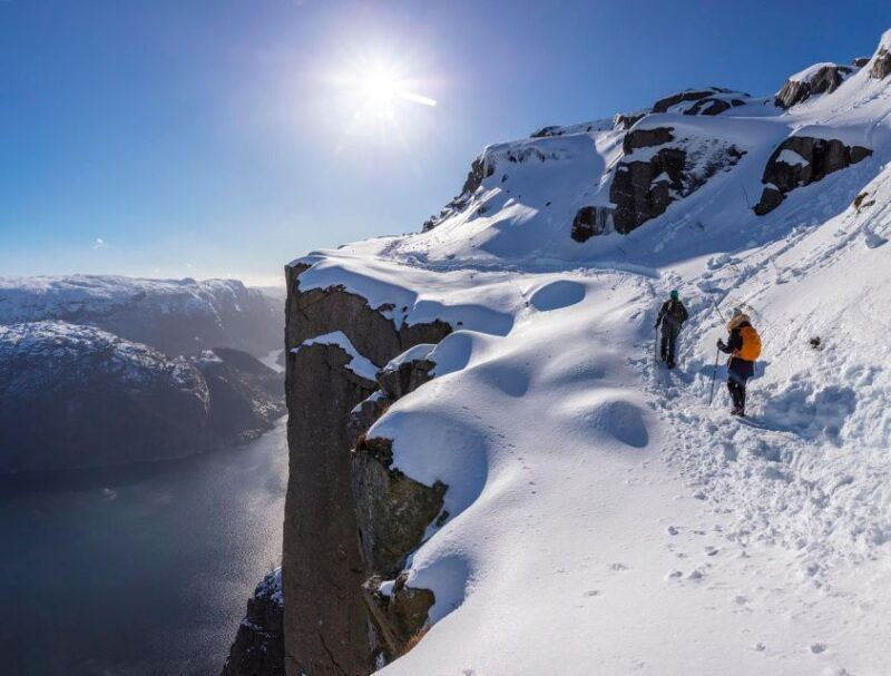 stavanger-preikestolen-winter-hike-hot-lunch