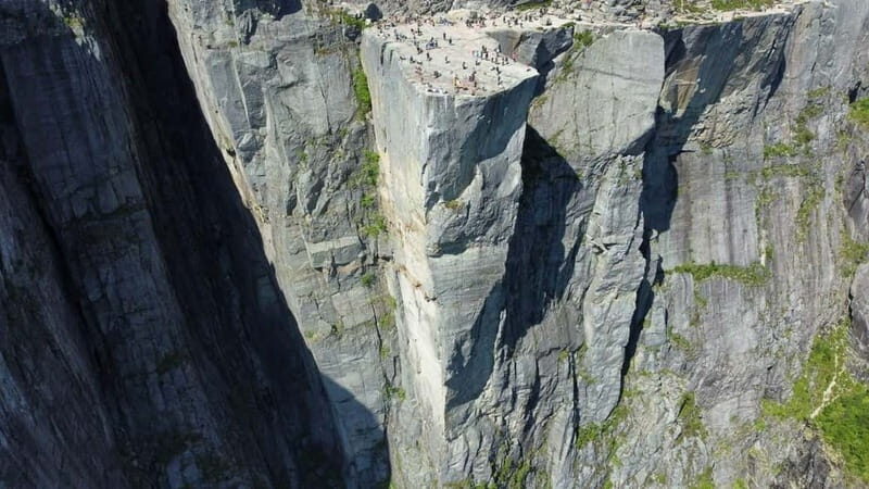Stavanger: Prekestolen Tour with Guide and Pickup - Exploring the Prekestolen Experience