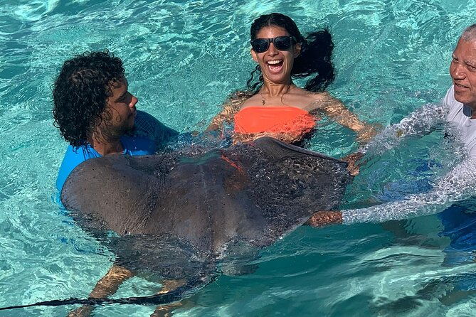 stingray-city-sandbar-coral-gardens-snorkeling-starfish-point