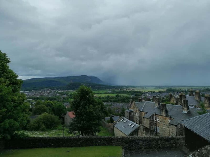 Stirling: Daily Guided Walking Tour (11am & 2pm) - Broad Street and The Tolbooth