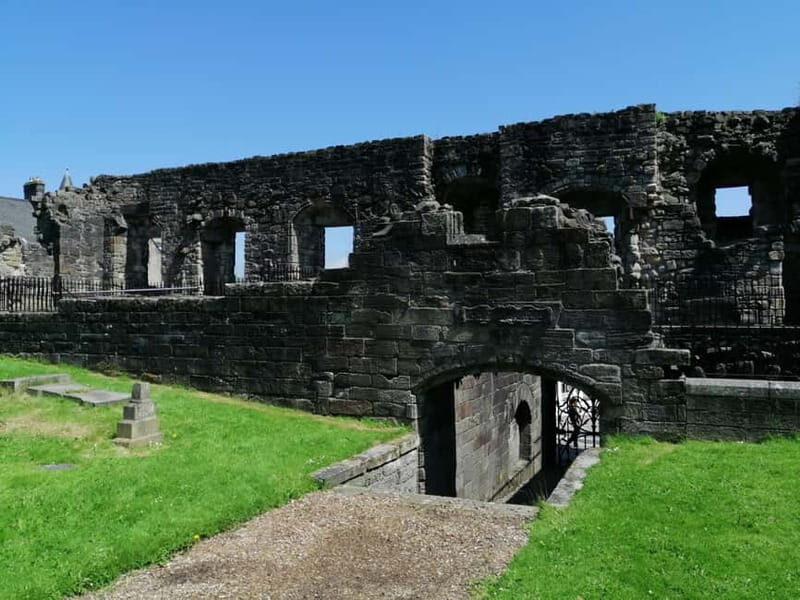 Stirling: Daily Guided Walking Tour (11am & 2pm) - Holy Rude Church