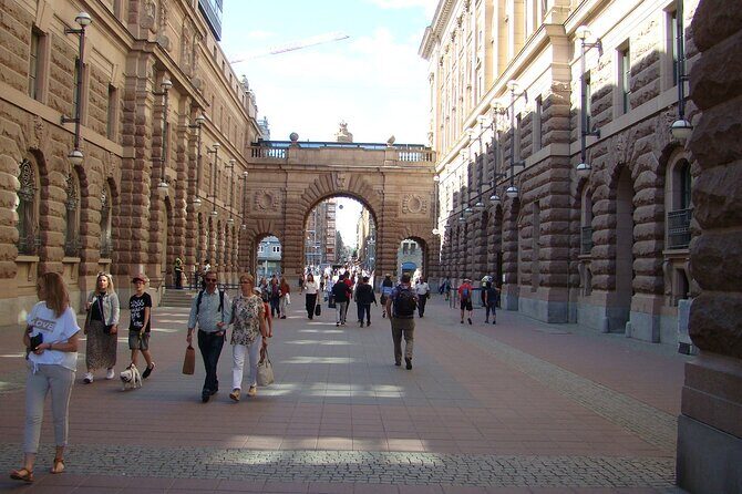 Stockholm- A Beauty On The Water: Old Town Walking Tour and Boat Trip Combined - Scenic Canal: Djurgårdsbrunn