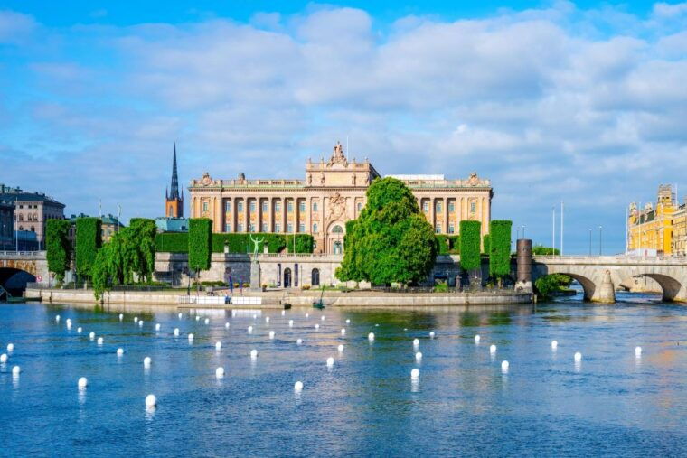 stockholm-gamla-stan-walking-tour-and-djurgarden-boat-cruise