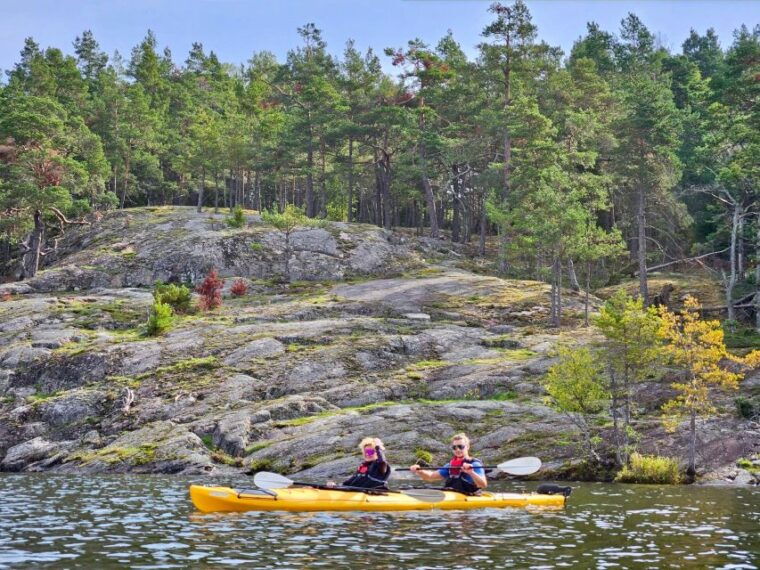 stockholm-guided-kayak-tour-to-drottningholm-royal-palace