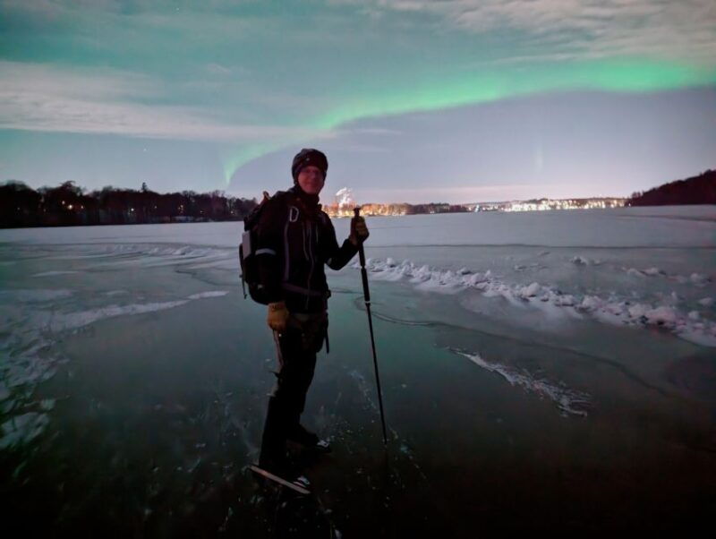 stockholm-ice-skating-in-the-moonlight-with-hot-chocolate