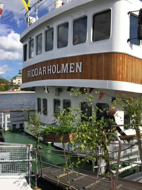 Stockholm: Midsummer Archipelago Boat Tour Live Guide DE/EN - Comfort, Convenience, and Sustainability