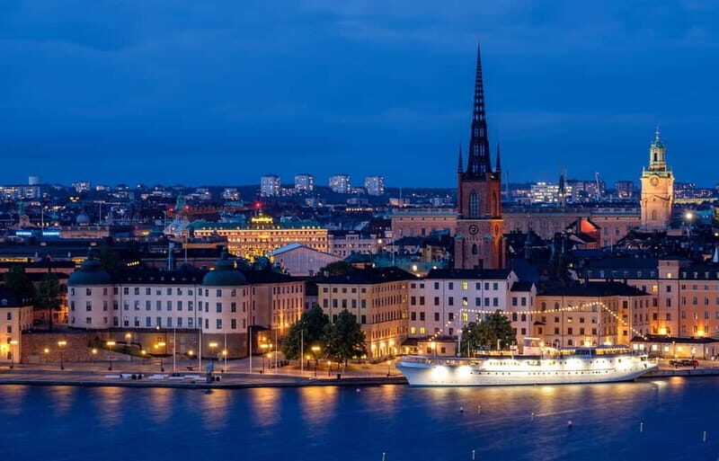 Stockholm: Old Town Walking Tour and Hop-on Hop-off Bus Tour - Authentic Insights from Reviewers