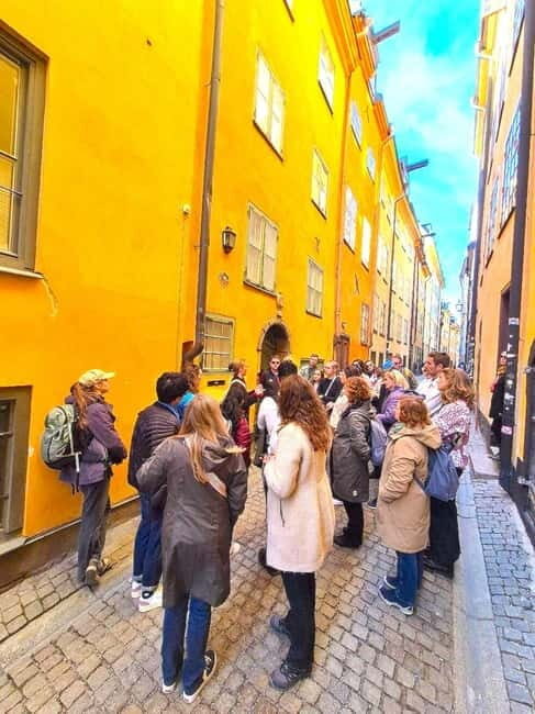Stockholm: Old Town Walking Tour with Local Guide - Exploring the Stockholm Old Town: What to Expect