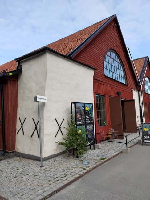 Stockholm: private 3h tour - Old Town, ferry and Vasa museum - The Practicalities
