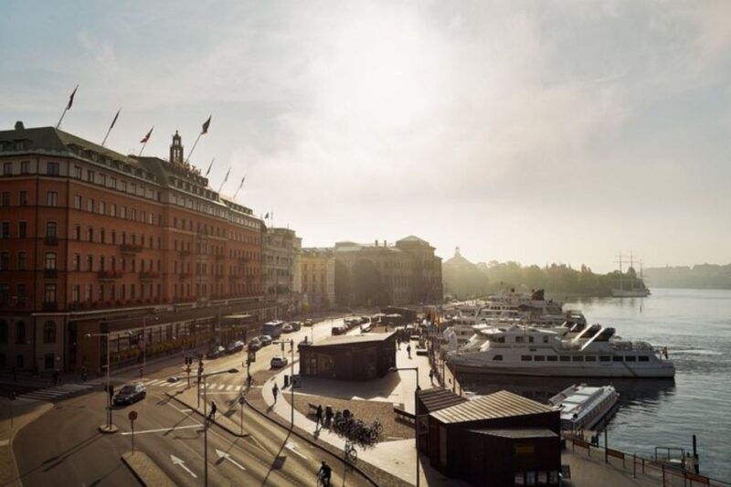 stockholm-private-custom-walking-tour-with-a-tour-guide