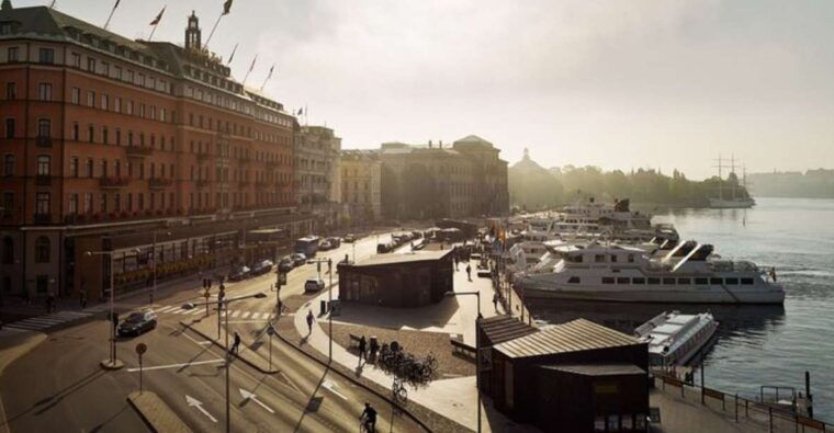stockholm-private-custom-walking-tour-with-a-tour-guide
