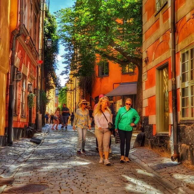 Stockholm: Royal & Classic History Walking Tour with Fika - Key Points