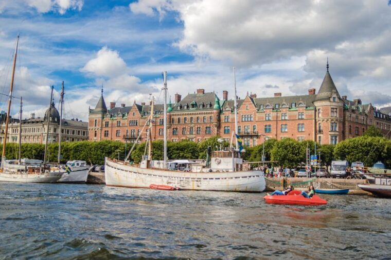 stockholm-royal-djurgarden-city-canal-cruise
