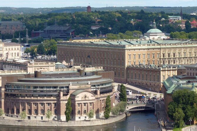 stockholm-self-guided-murder-mystery-tour-by-the-parliament