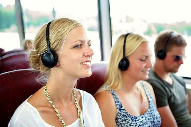 stockholm-sightseeing-cruise-along-djurgarden-canal