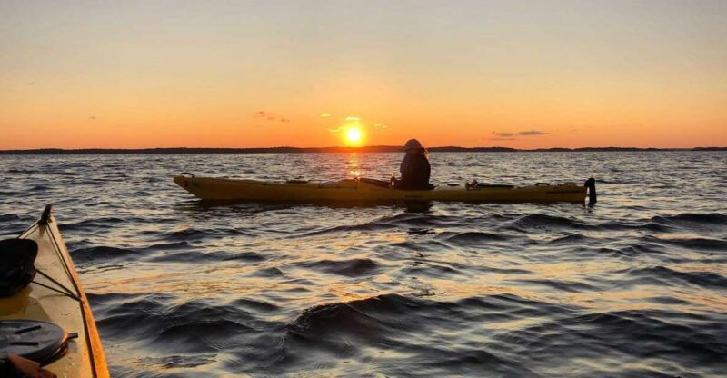 stockholm-sunset-kayak-tour-in-the-archipelago-fika