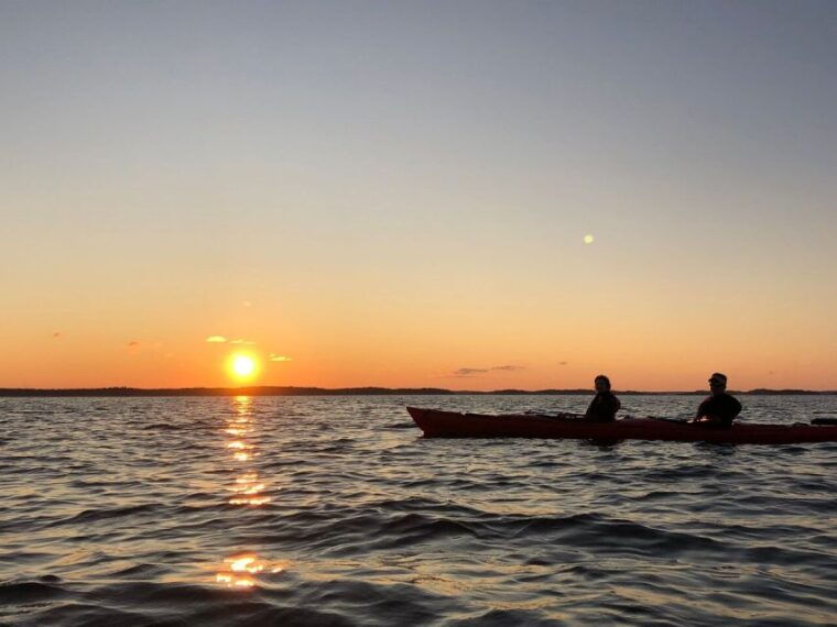 stockholm-sunset-kayak-tour-in-the-archipelago-fika