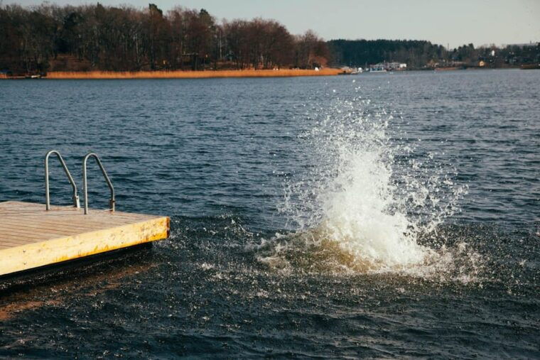stockholm-traditional-sauna-with-polar-plunge-in-baltic-sea