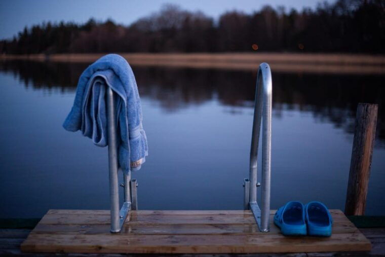 stockholm-traditional-sauna-with-polar-plunge-in-baltic-sea