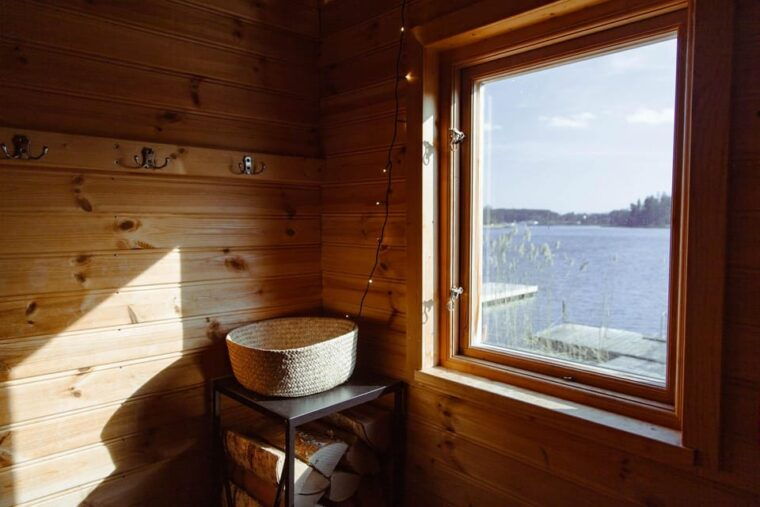 stockholm-traditional-sauna-with-polar-plunge-in-baltic-sea