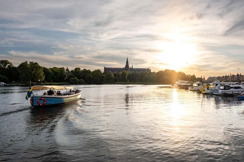 Stockholm: Walking Tour and Electric Boat Ride - Walking Tour: A Close-Up of Stockholm’s Historic Heart  