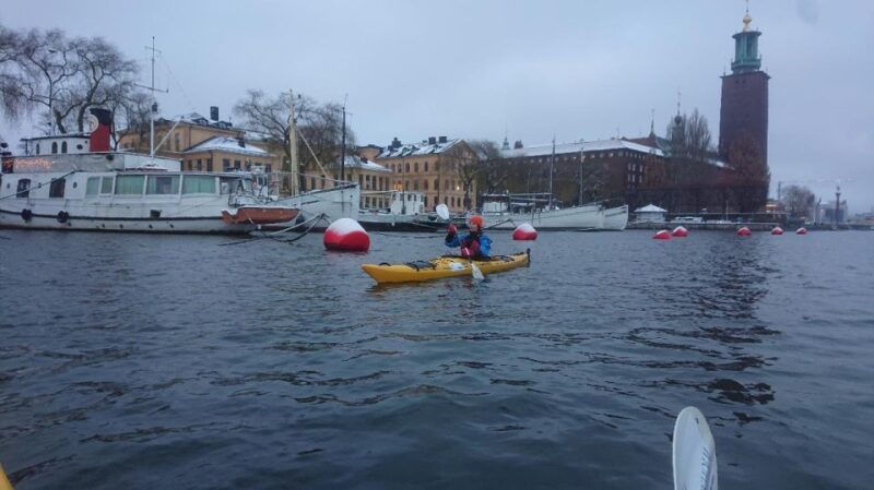 stockholm-winter-city-kayaking-tour