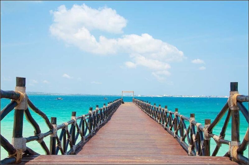 Stone Town, Prison Island, Sea Turtles & The Rock Restaurant - Key Points  