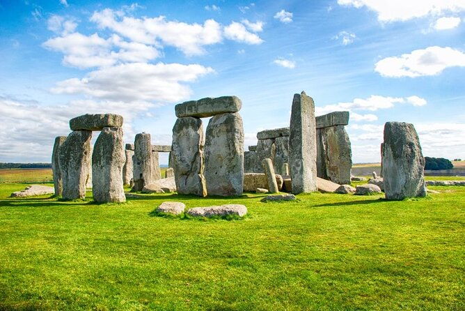 stonehenge-and-bath-guided-day-tour-from-london