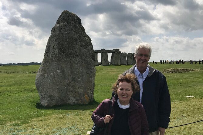 stonehenge-and-bath-private-proguided-tour-in-new-london-taxi