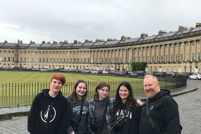 stonehenge-and-bath-private-proguided-tour-in-new-london-taxi