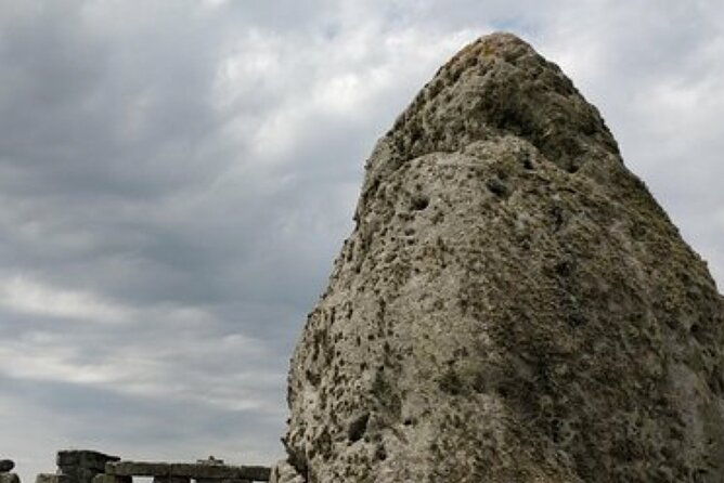 stonehenge-and-bath-private-proguided-tour-in-new-london-taxi