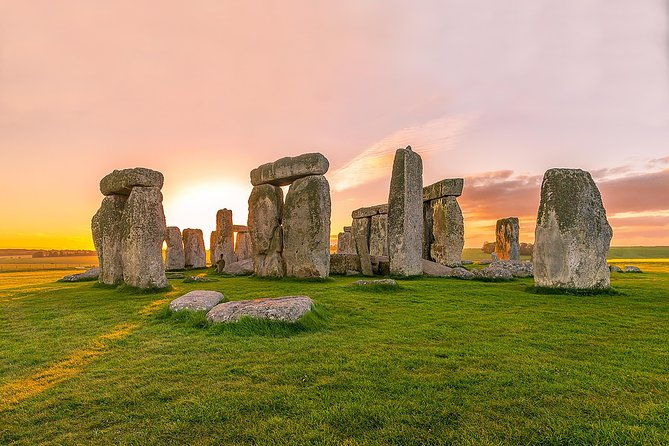 stonehenge-aveburycotswolds-small-group-day-tour-from-bath